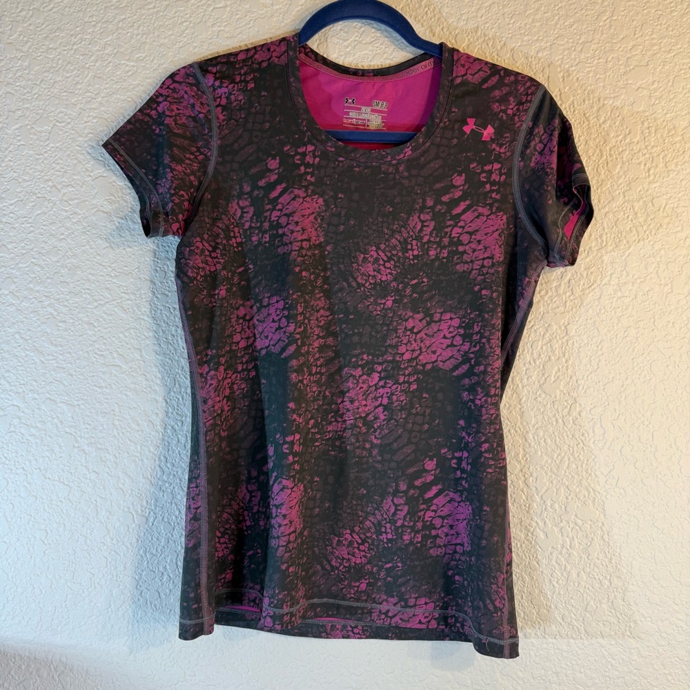 Under Armour Women's Short Sleeve HeatGear‎ Top in Pink and Gray. Size S